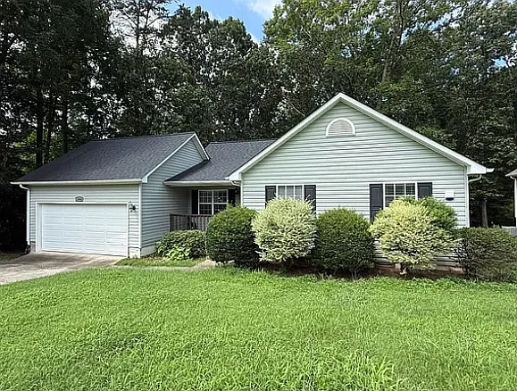3 bed, 1142 sqft, $1,650 — Photo 2