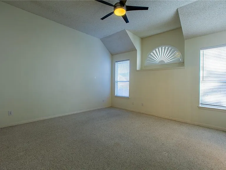8216 Spring Valley Ln — Photo 16