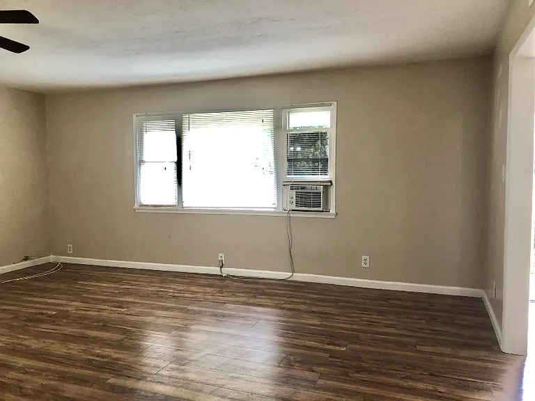 5818 S Pickering Ave — Photo 1