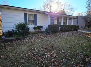 832 Prigge Rd, Saint Louis, MO 63138