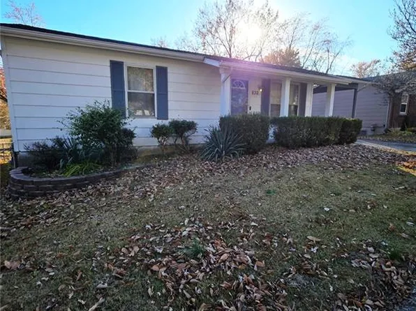 832 Prigge Rd, Saint Louis, MO 63138