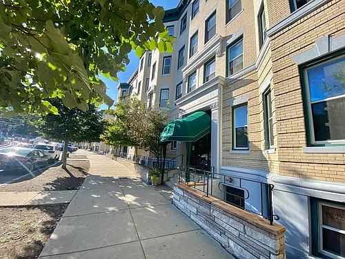 1423 Commonwealth Ave Photo 1