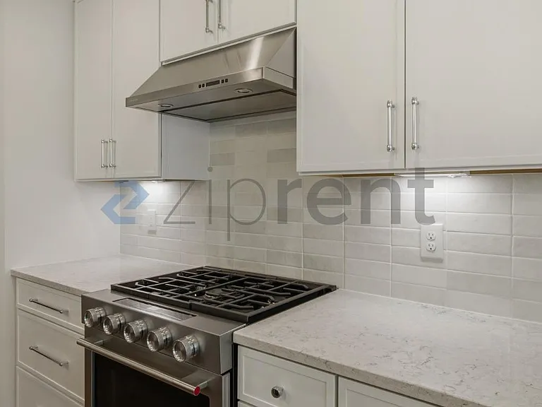 425 S Walker St — Photo 12