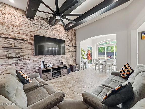 5th image of 1024 Maximo St