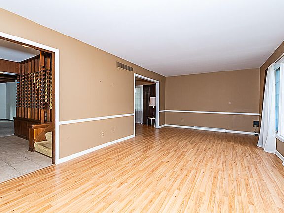 5th image of 2707 Tattersall Rd