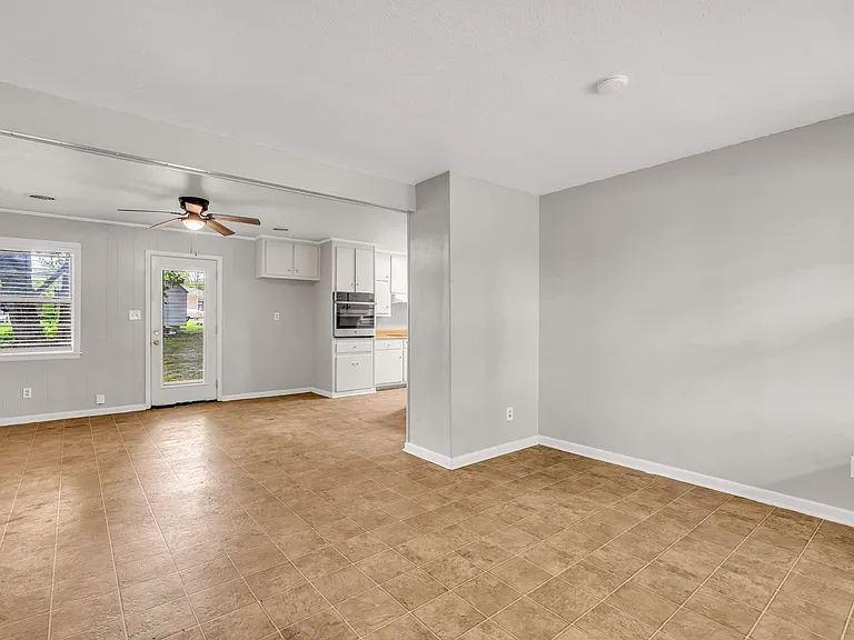 2507 Buckner Ave — Photo 7