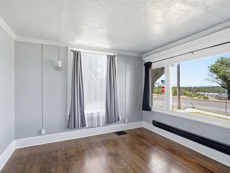 2623 W Maxwell Ave — Photo 4