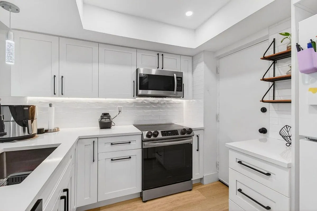 2 bed, 2.0 bath, 918 sqft, $2,500 — Photo 2