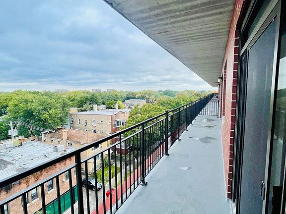 2nd image of 6401-6423 N Rockwell St #6411-611