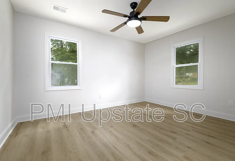 101 Paris View Dr — Photo 10
