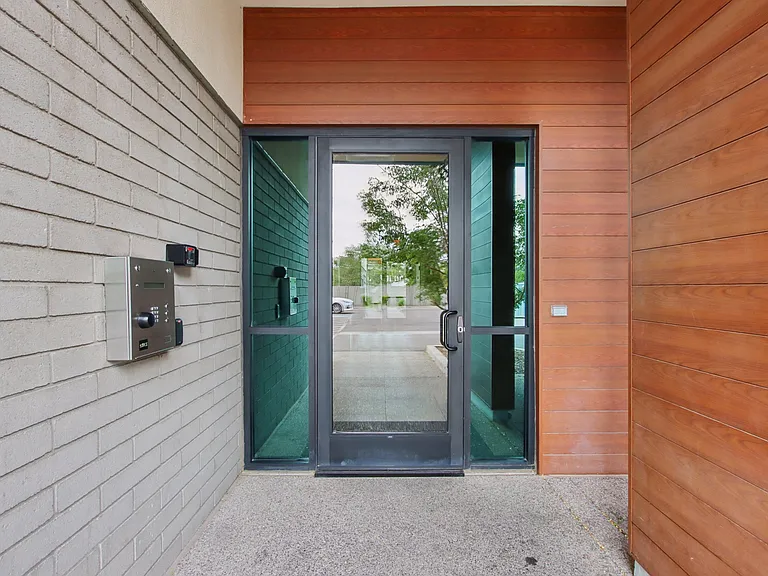 Clayton on Highland — Photo 10