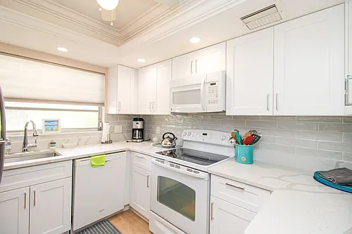 1020 Palm View Dr Photo 1