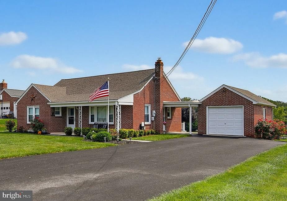1st image of 427 Clear Ridge Rd