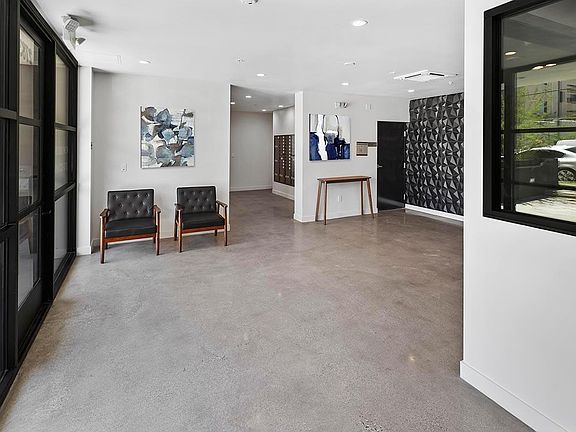 4th image of 2783 Francis Ave #202