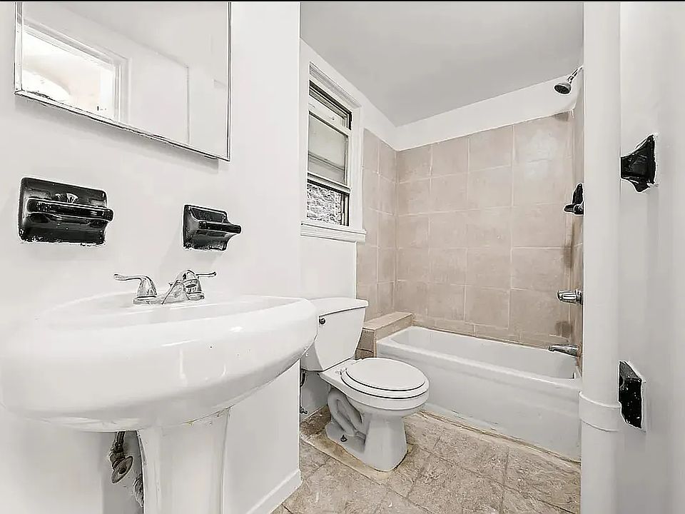 2nd image of 430 E 13th St APT 2R