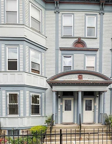 30 Hawthorne St #1 Photo 1