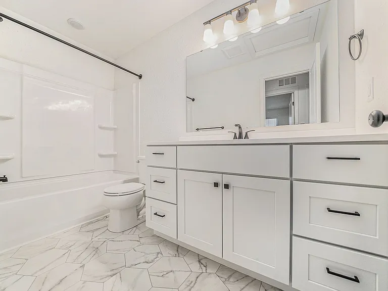 112 Iris Ct — Photo 8