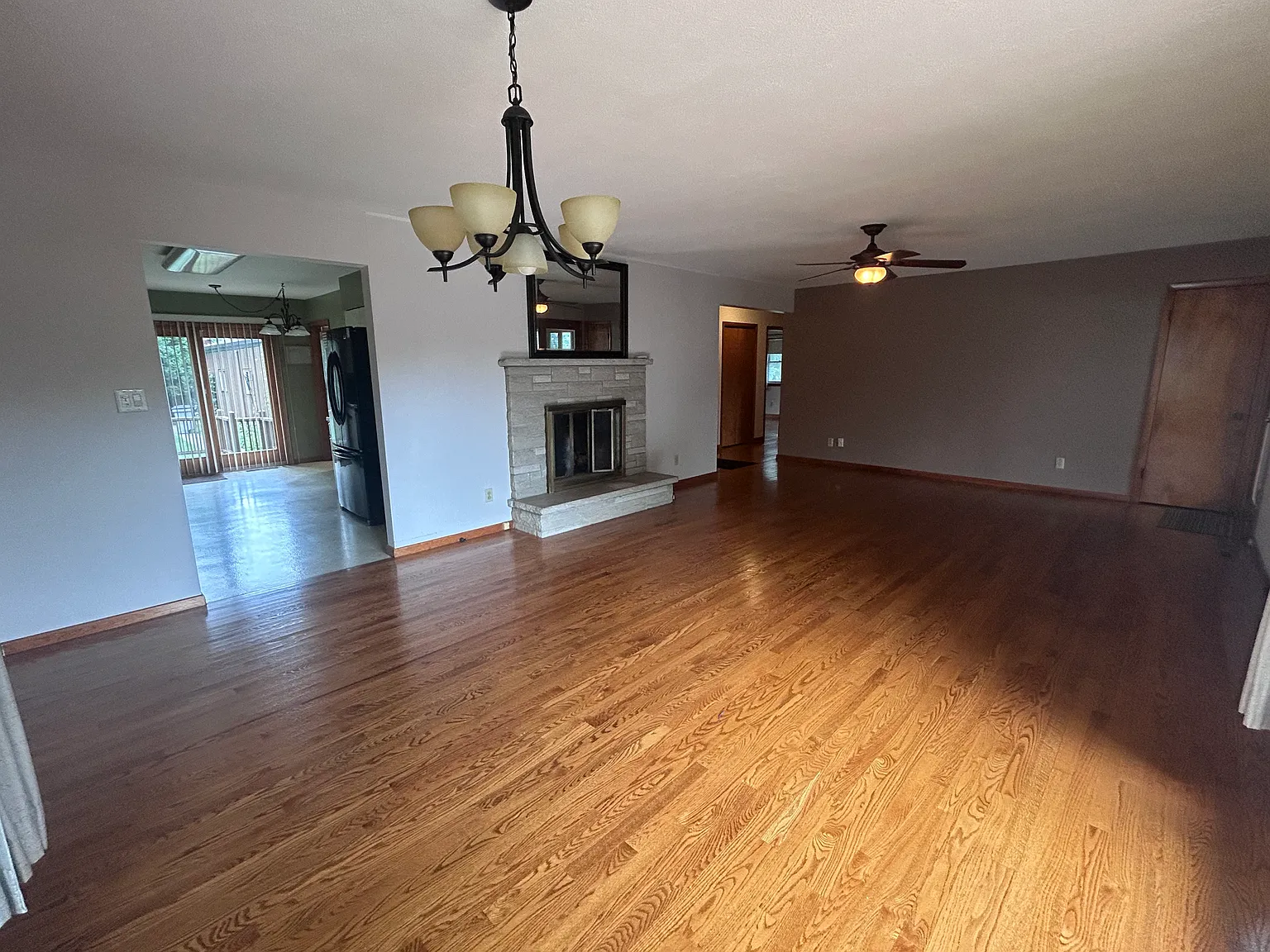 2 bed, 1.5 bath, 1830 sqft, $3,000 — Photo 3