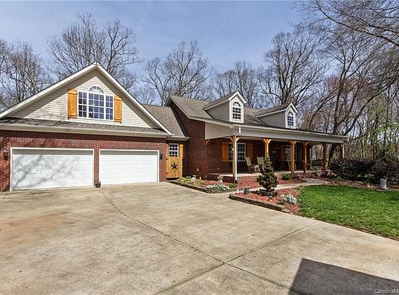 2nd image of 4819 Niagra Ct