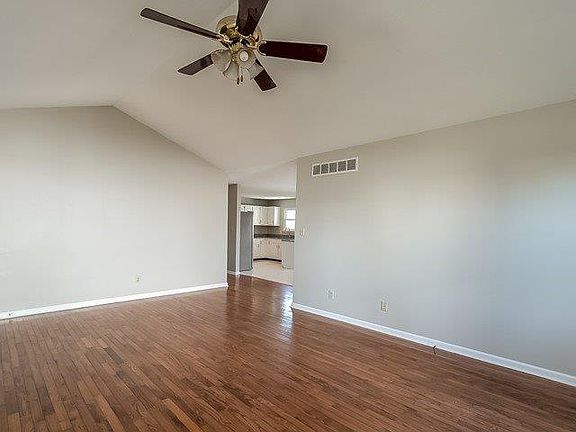 5th image of 209 Brittany Cir