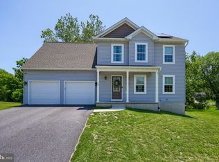 19 Tennyson Dr, Lancaster, PA 17602