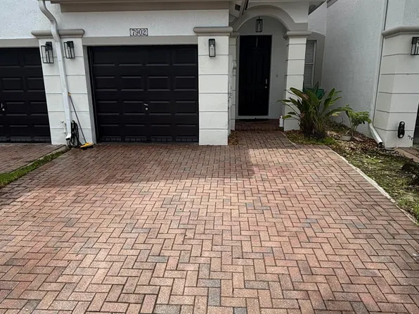 7902 NW 107th Ct, Doral, FL 33178
