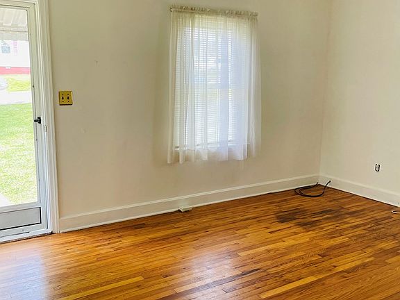 4th image of 1203 Ash Ave