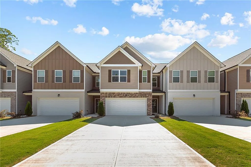 3 bed, 2.5 bath, 2000 sqft, $2,100 — Photo 1