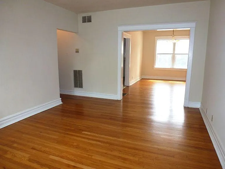 744 Syracuse Ave — Photo 4