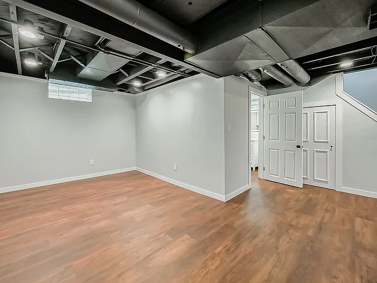 21530 Olmstead St — Photo 27