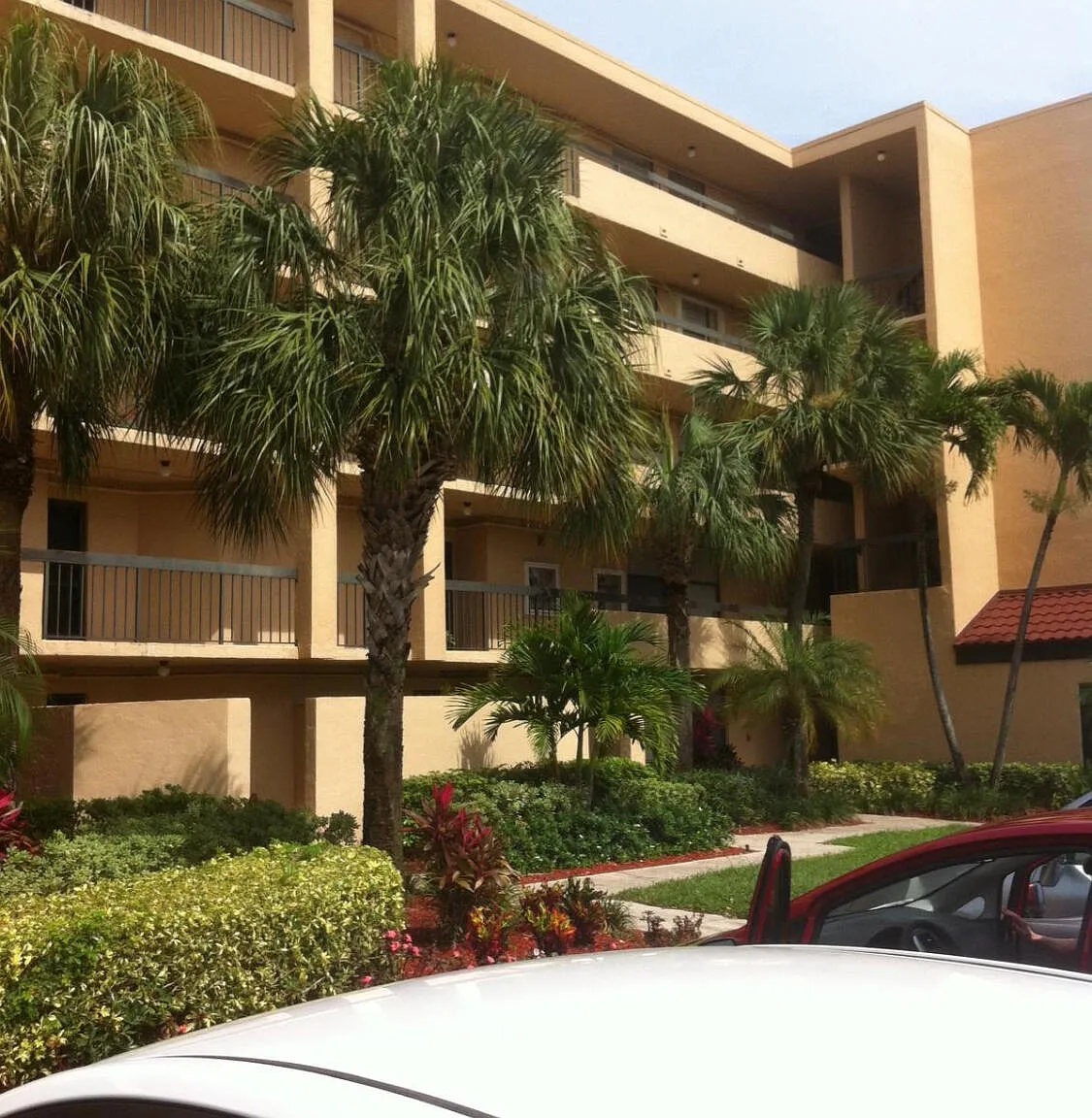 1 bed, 1.0 bath, 724 sqft, $1,900 — Photo 1