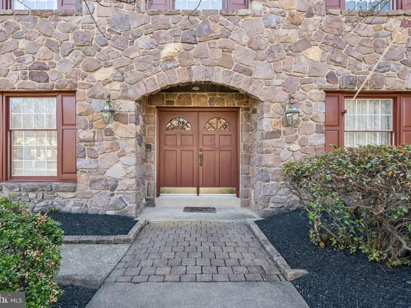 145 Spring Flower Ct, Huntingdon Valley, PA 19006