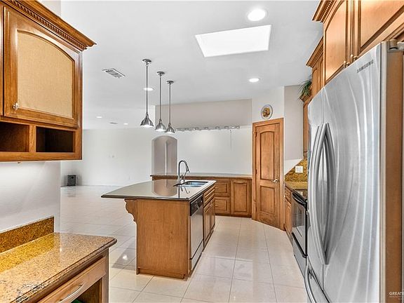 5th image of 3849 S D St