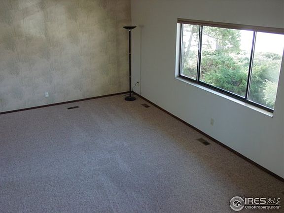 4th image of 2400 Wyandotte Dr