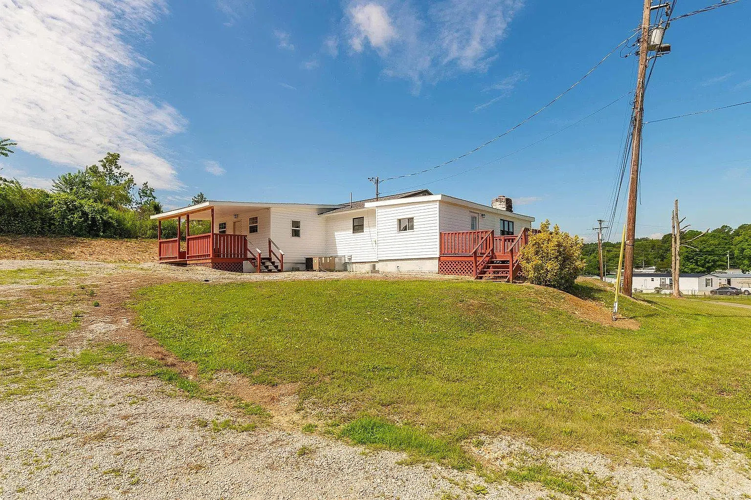 3 bed, 1.5 bath, 1700 sqft, $1,900 — Photo 4