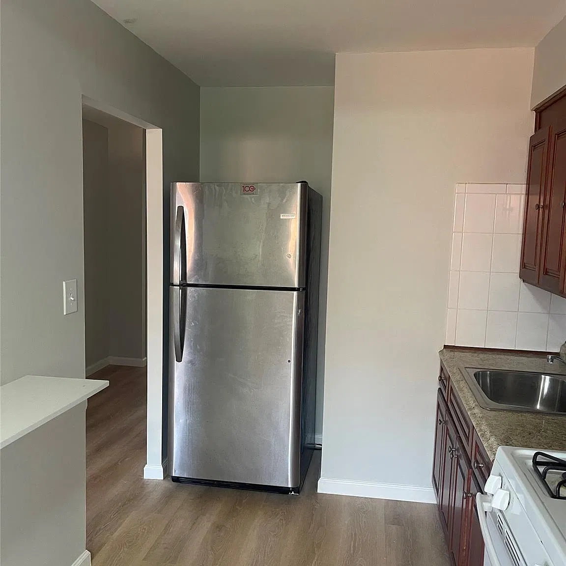 2 bed, 1.0 bath, 900 sqft, $2,600 — Photo 2