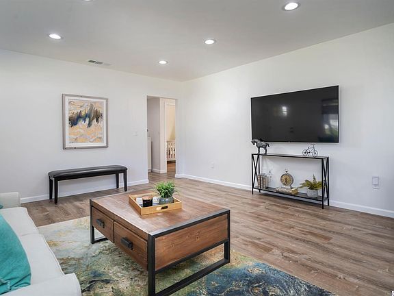 4th image of 10249 Oro Vista Ave