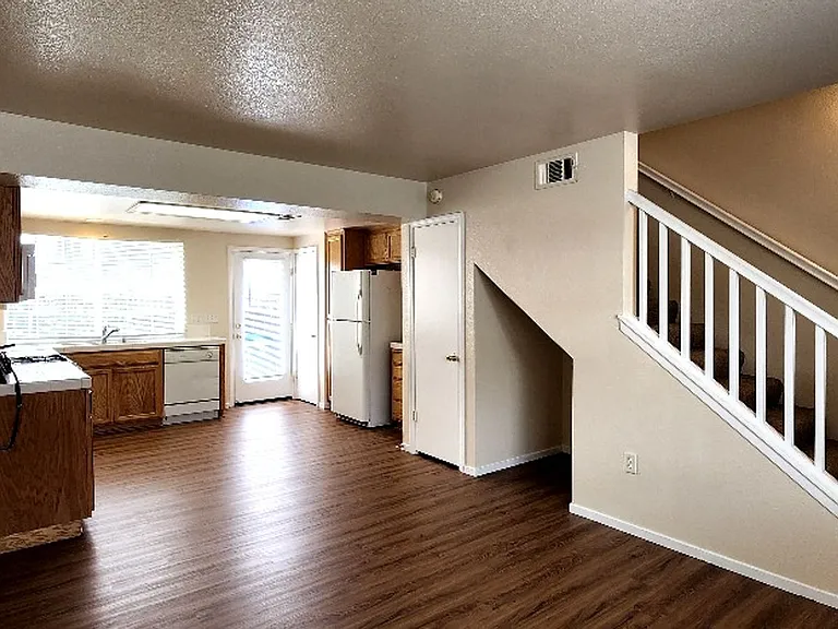 809 Daniels Ave — Photo 3