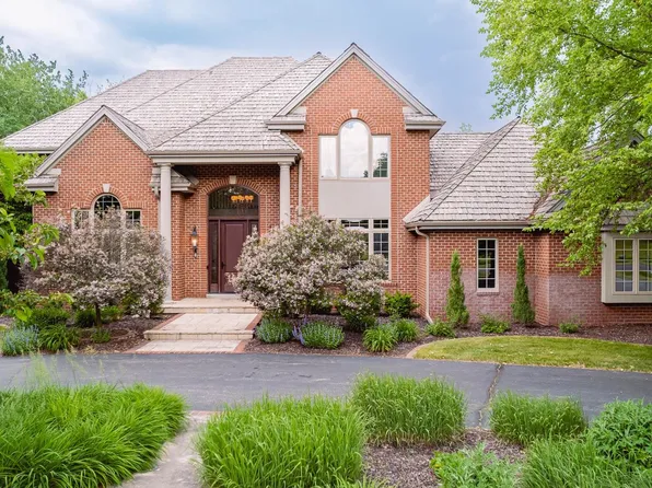 W355S2905 Old Stonewall Ct, Oconomowoc, WI 53066