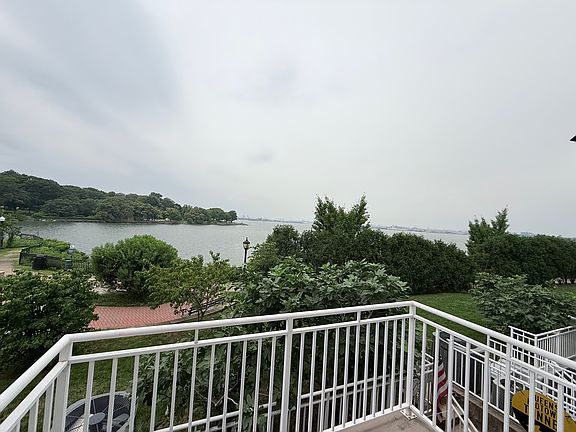 2nd image of 314 Soundview Ln #B
