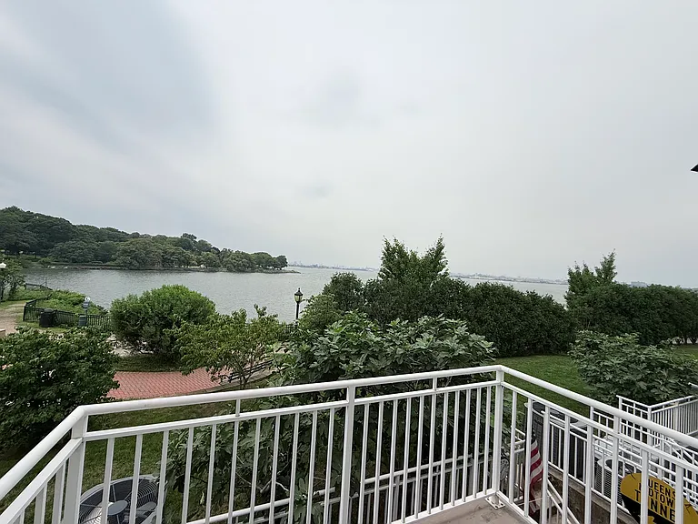 314 Soundview Ln #B — Photo 2