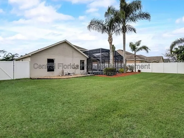 1061 Seneca Trl — Photo 12