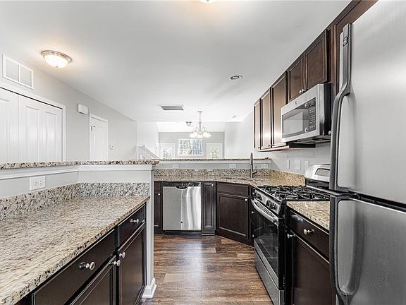 5th image of 529 Song Sparrow Ln