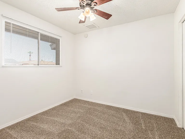 1037 E Campus Dr — Photo 15