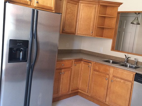 4th image of 200 S Walnut St #2A