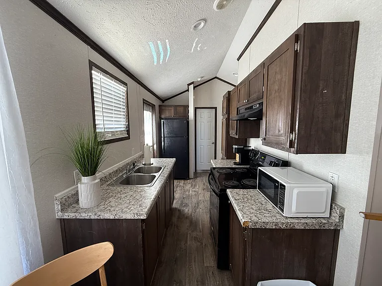 1010 E 1st St #31 — Photo 7