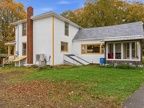 3rd image of 230 Rocknotch Rd S