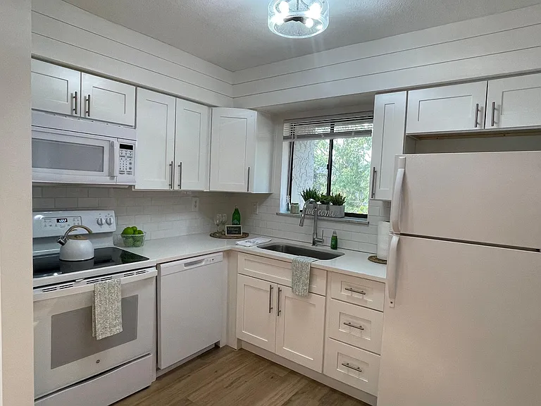 151 Springwood Cir #C — Photo 1