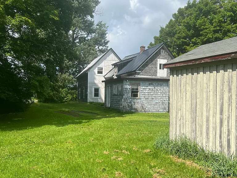871 Madawaska Rd — Photo 3