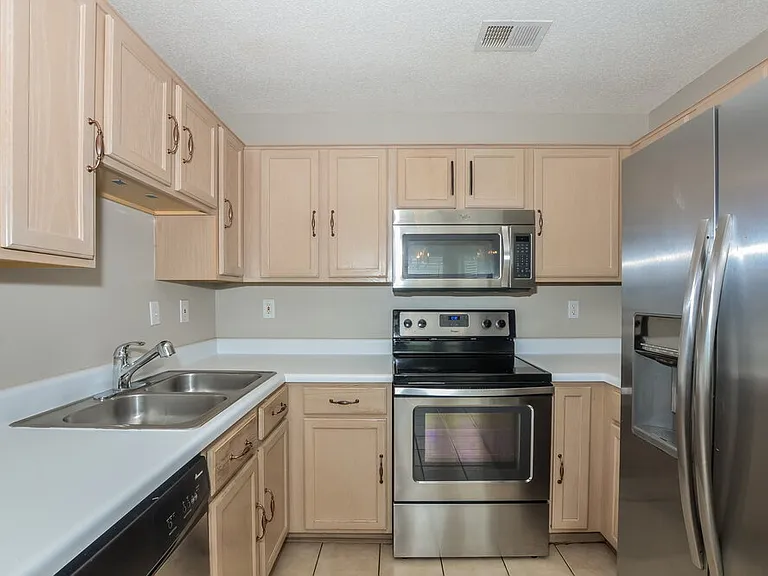6967 Naples Dr — Photo 10